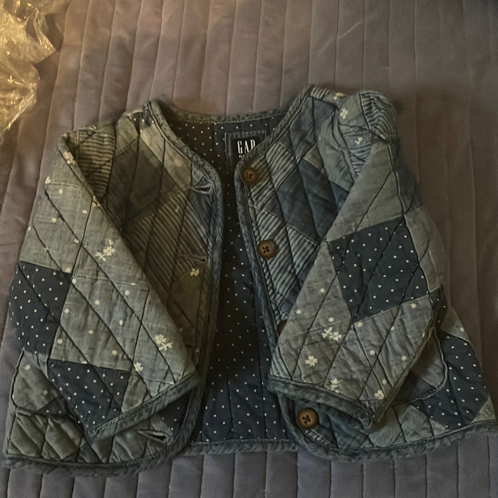 Used Gap patch work jacket 12-18 months. Good condition